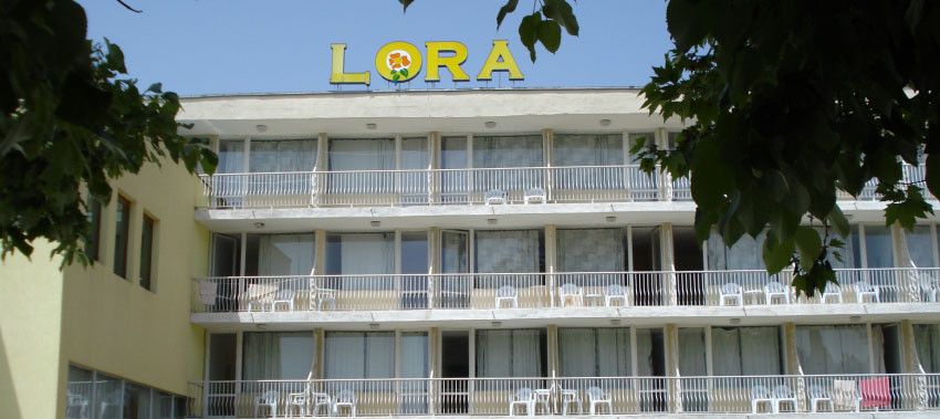 Хотел Лора