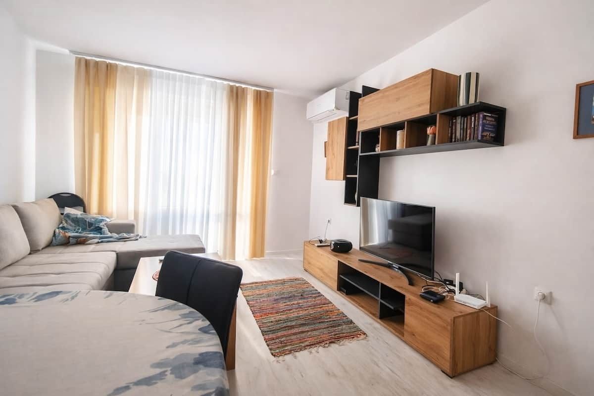 Apartment Debar View