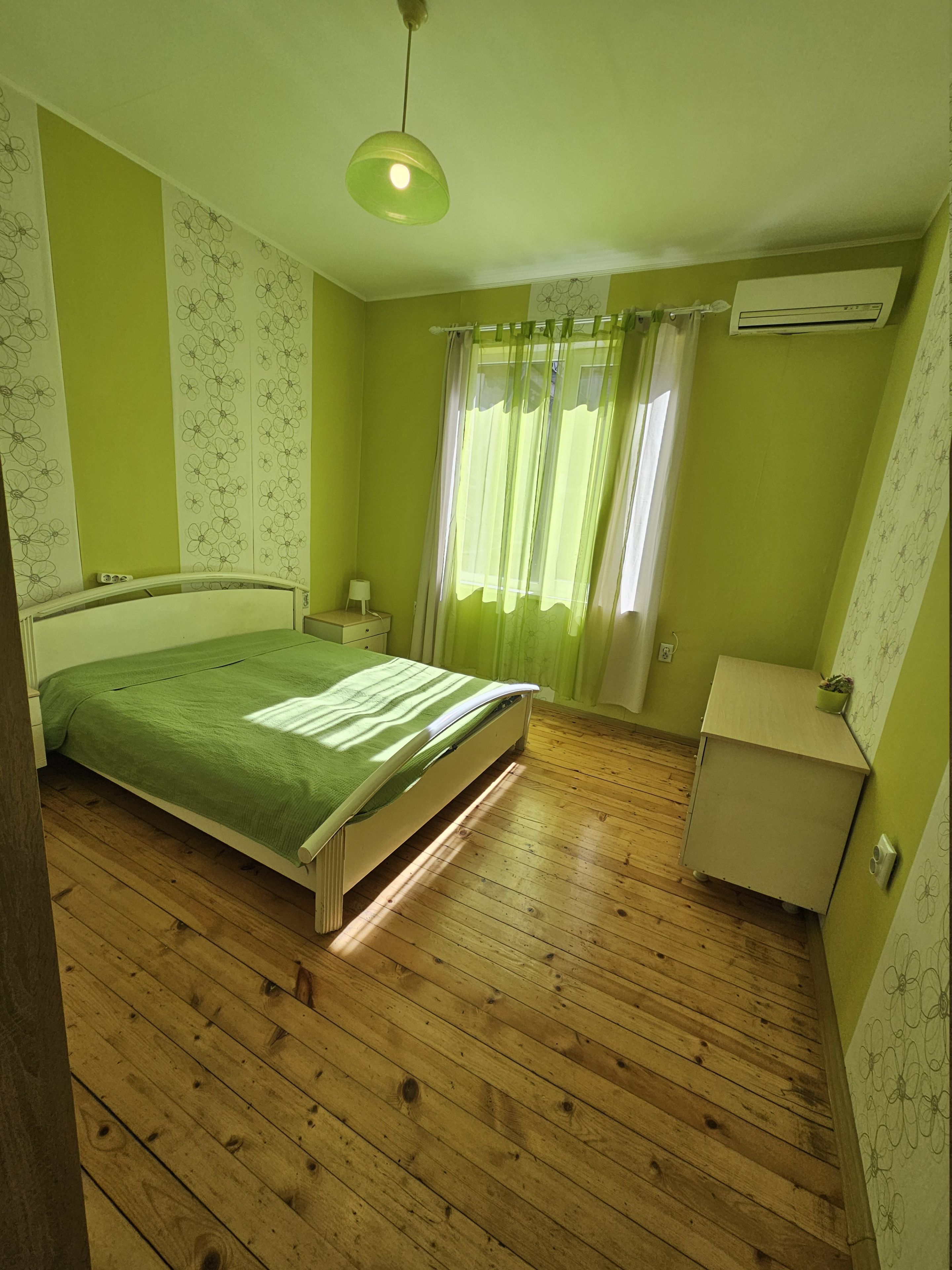 Serdika station, bright and cozy apartment